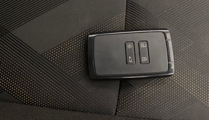 2022 Renault Kiger RXT (O) AMT DUAL TONE, Petrol, Automatic, 55,801 km, Key Close Up