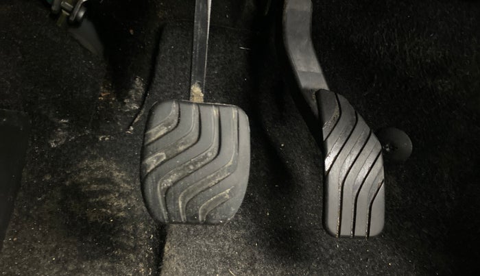 2022 Renault Kiger RXT (O) AMT DUAL TONE, Petrol, Automatic, 55,801 km, Pedals