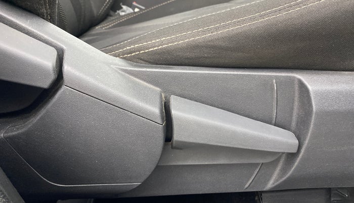 2022 Renault Kiger RXT (O) AMT DUAL TONE, Petrol, Automatic, 55,801 km, Driver Side Adjustment Panel