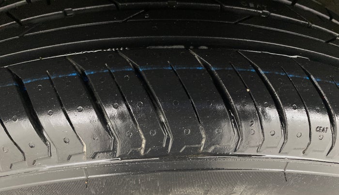 2022 Renault Kiger RXT (O) AMT DUAL TONE, Petrol, Automatic, 55,801 km, Left Front Tyre Tread