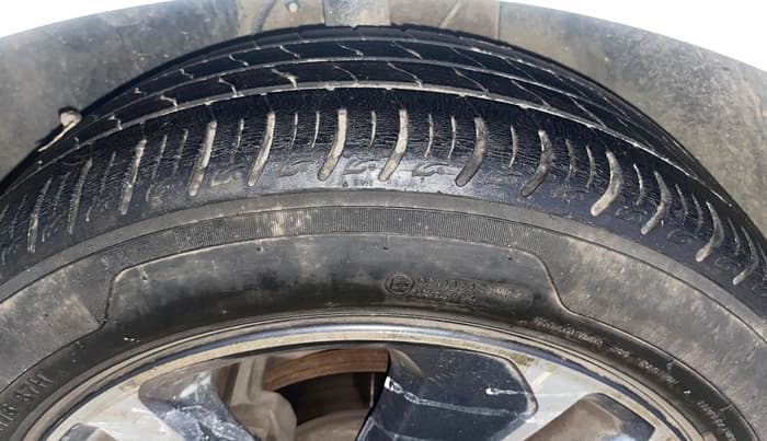 2020 Tata ALTROZ XZ PETROL, Petrol, Manual, 61,590 km, Left Front Tyre Tread