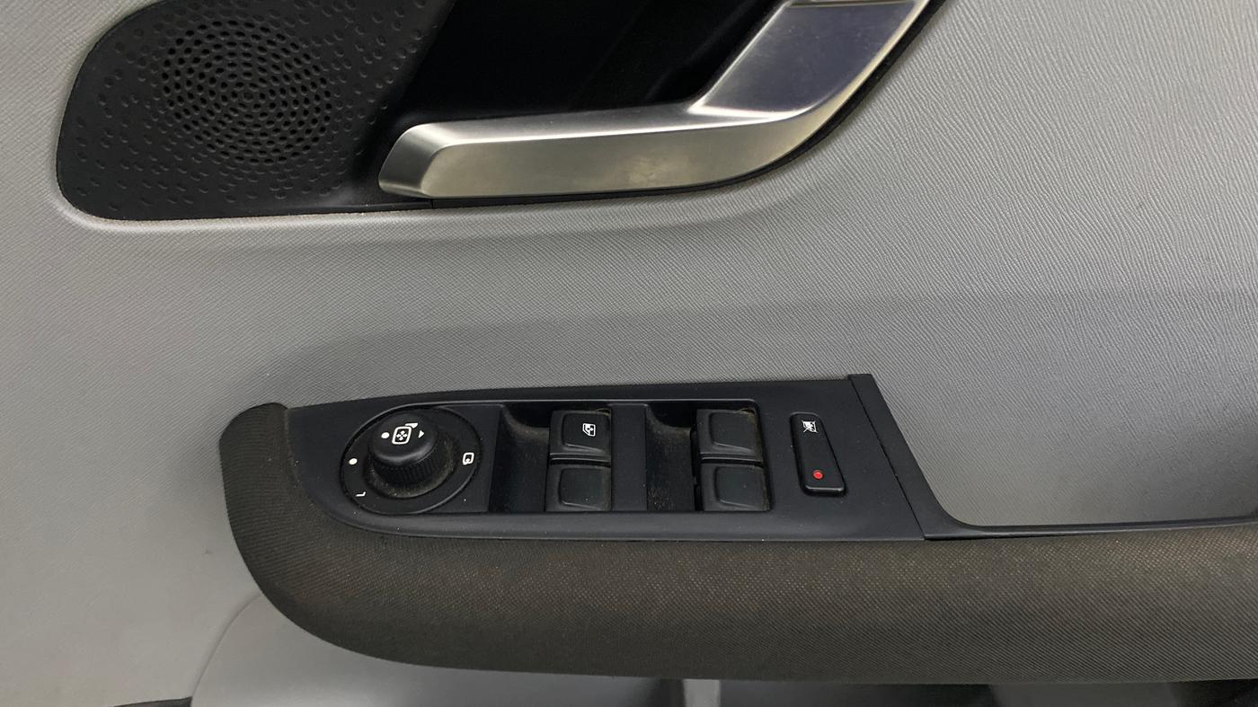 2020 Tata ALTROZ XZ PETROL, Petrol, Manual, 61,590 km, Driver Side Door Panels Control