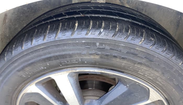 2020 Tata ALTROZ XZ PETROL, Petrol, Manual, 61,590 km, Right Front Tyre Tread