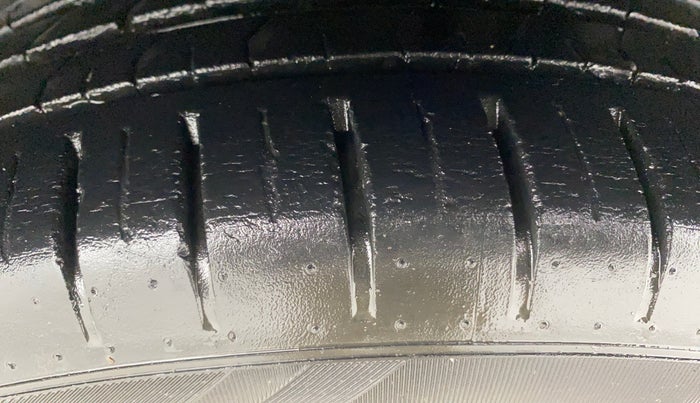 2017 Maruti Ciaz ALPHA  AT 1.4  PETROL, Petrol, Automatic, 18,819 km, Left Rear Tyre Tread