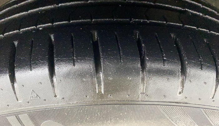 2017 Maruti Ciaz ALPHA  AT 1.4  PETROL, Petrol, Automatic, 18,819 km, Right Front Tyre Tread