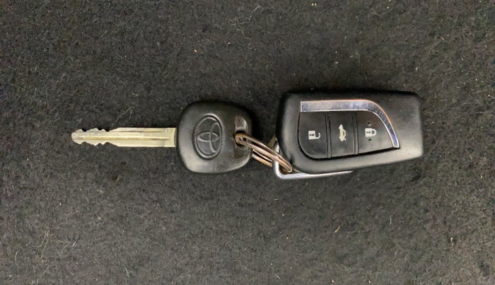 2018 Toyota YARIS J CVT, Petrol, Automatic, 1,04,534 km, Key Close Up