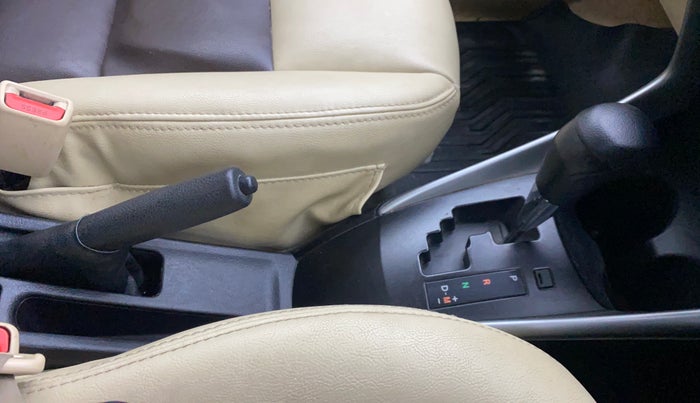 2018 Toyota YARIS J CVT, Petrol, Automatic, 1,04,534 km, Gear Lever