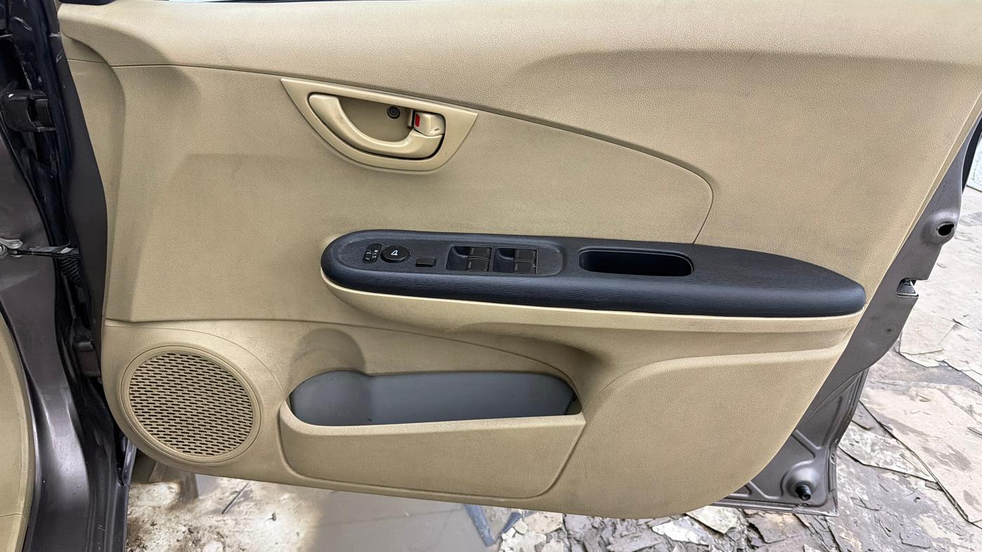 2015 Honda Brio S MT, Petrol, Manual, 82,646 km, Driver Side Door Panels Control