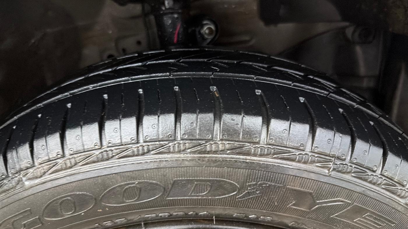 2015 Honda Brio S MT, Petrol, Manual, 82,646 km, Right Front Tyre Tread