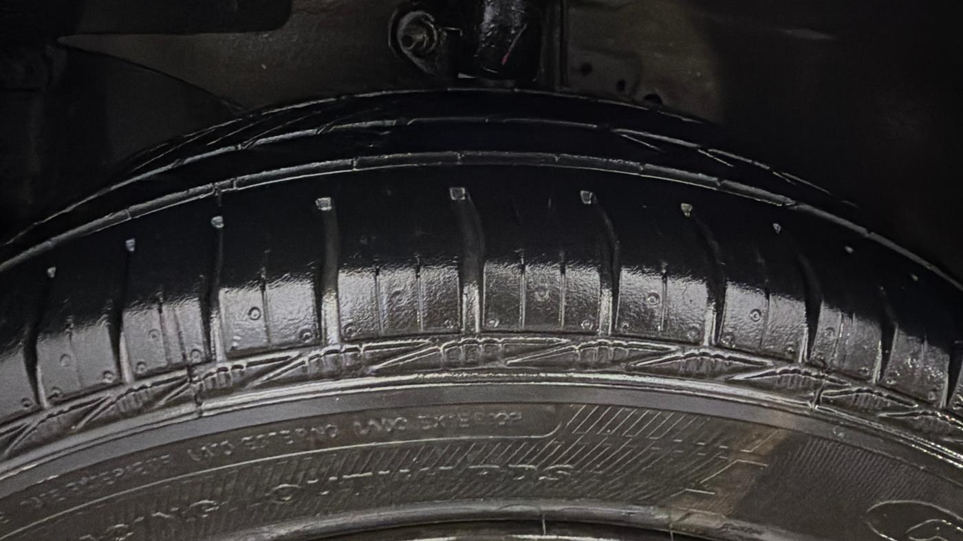 2015 Honda Brio S MT, Petrol, Manual, 82,646 km, Left Front Tyre Tread