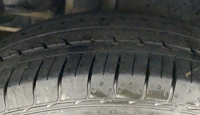 2016 Maruti Ciaz VXI+, Petrol, Manual, 96,802 km, Right Rear Tyre Tread