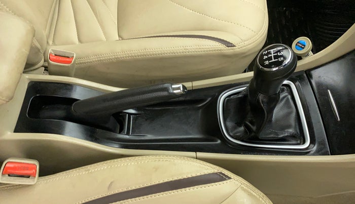 2016 Maruti Ciaz VXI+, Petrol, Manual, 96,802 km, Gear Lever