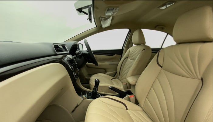 2016 Maruti Ciaz VXI+, Petrol, Manual, 96,802 km, Right Side Front Door Cabin