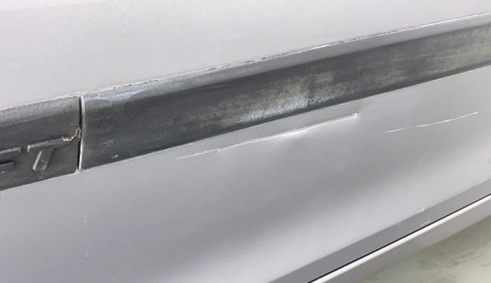 2016 Maruti Swift LXI OPT, Petrol, Manual, 58,747 km, Front passenger door - Slightly dented