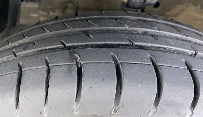 2016 Maruti Swift LXI OPT, Petrol, Manual, 58,747 km, Left Front Tyre Tread