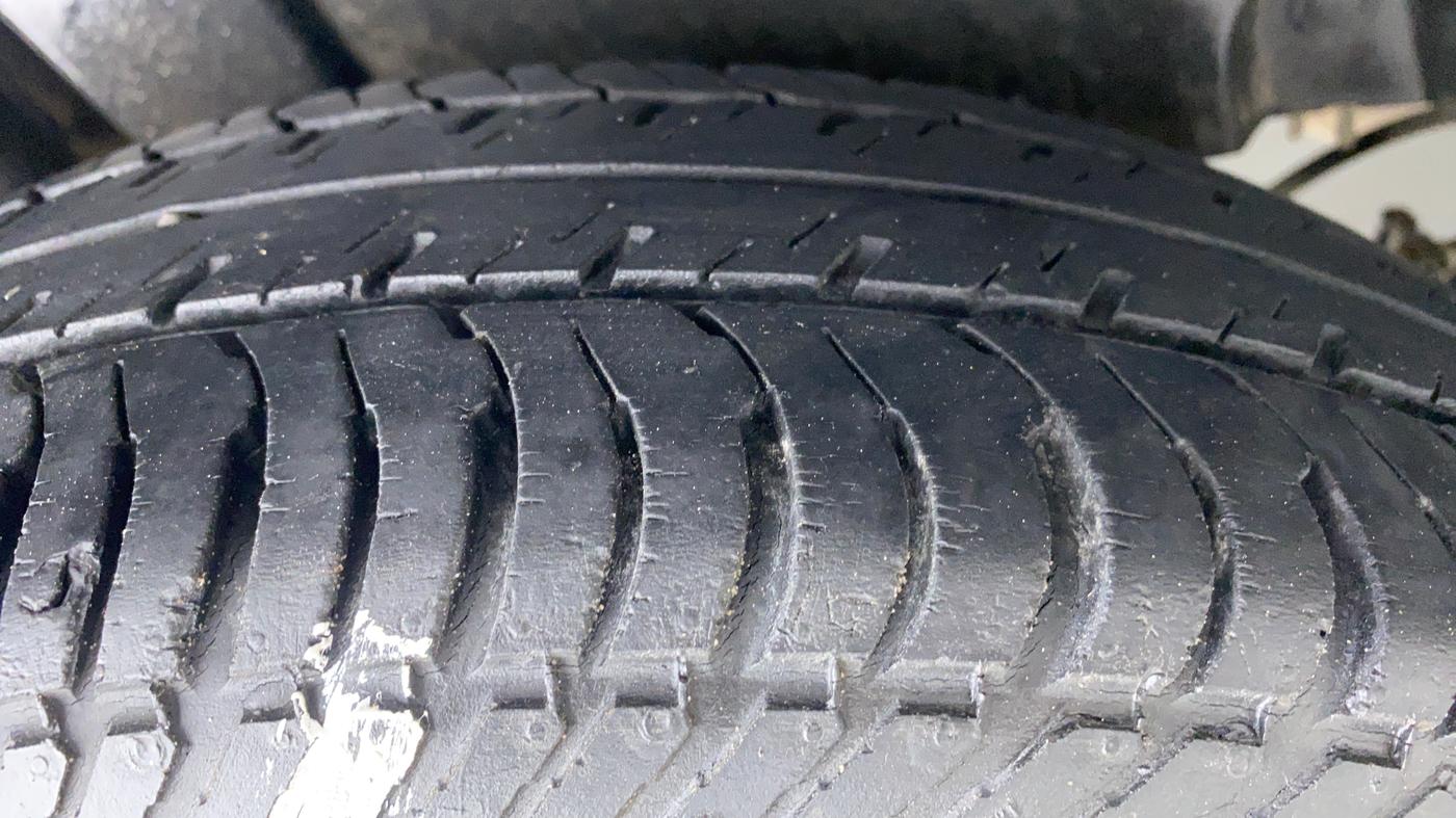 2016 Maruti Swift LXI OPT, Petrol, Manual, 58,747 km, Right Rear Tyre Tread