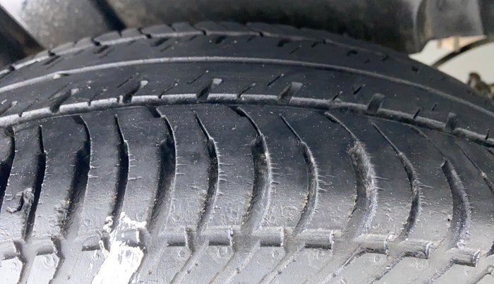 2016 Maruti Swift LXI OPT, Petrol, Manual, 58,747 km, Right Rear Tyre Tread