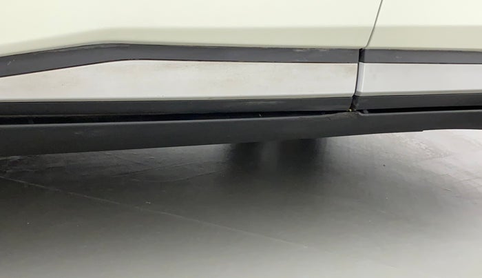 2020 Nissan MAGNITE XV TURBO DUAL TONE, Petrol, Manual, 21,393 km, Left running board - Cladding has minor damage