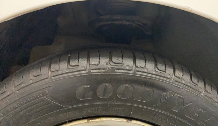 2018 Hyundai Eon ERA +, Petrol, Manual, 37,944 km, Left Front Tyre Tread