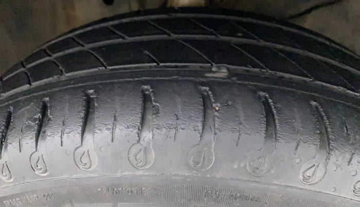 2020 Honda Amaze 1.2L I-VTEC S, Petrol, Manual, 1,03,405 km, Right Front Tyre Tread