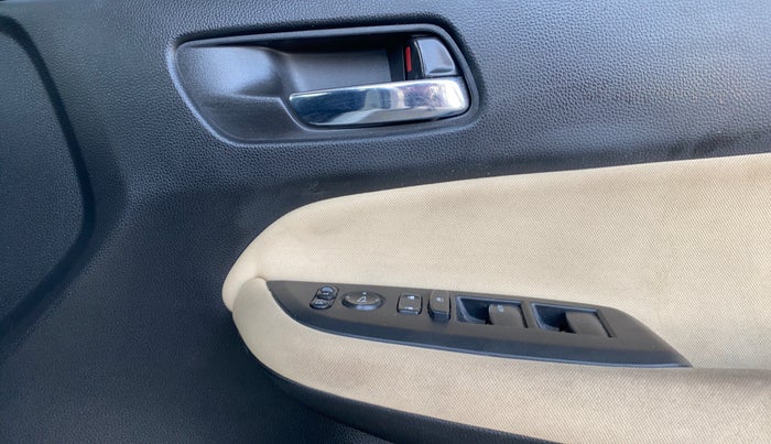 2022 Honda City 1.5L I-VTEC V MT 5TH GEN, Petrol, Manual, 19,988 km, Driver Side Door Panels Control