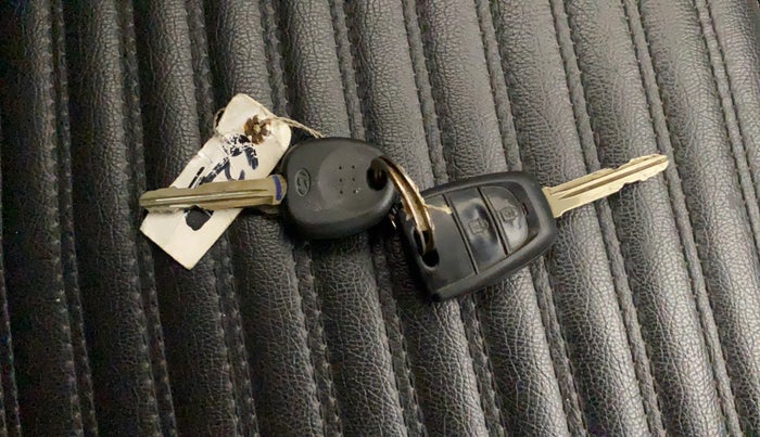 2018 Hyundai Grand i10 SPORTZ 1.2 KAPPA VTVT, CNG, Manual, 34,912 km, Key Close Up