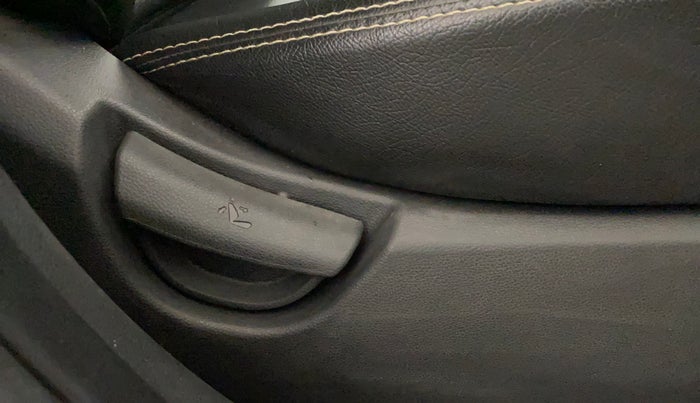 2018 Hyundai Grand i10 SPORTZ 1.2 KAPPA VTVT, CNG, Manual, 34,912 km, Driver Side Adjustment Panel