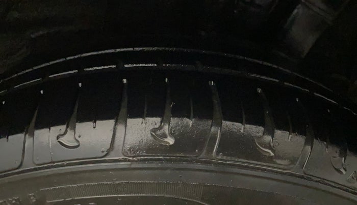 2018 Hyundai Grand i10 SPORTZ 1.2 KAPPA VTVT, CNG, Manual, 34,912 km, Left Rear Tyre Tread