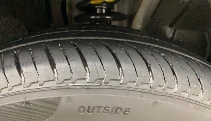 2022 Nissan MAGNITE XE, Petrol, Manual, 71,463 km, Right Front Tyre Tread