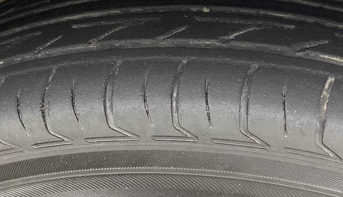 2019 Renault TRIBER RXZ, Petrol, Manual, 66,495 km, Right Front Tyre Tread