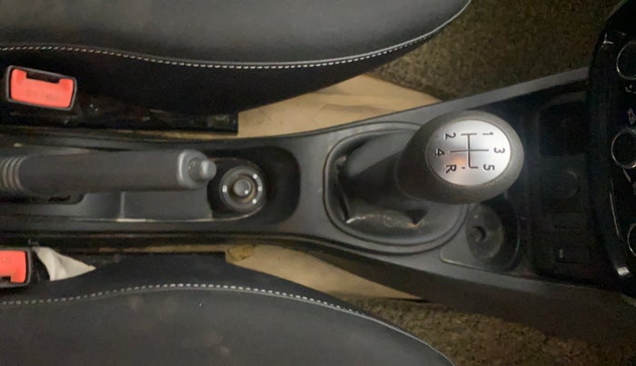2018 Nissan Terrano XL (P), Petrol, Manual, 56,755 km, Gear Lever