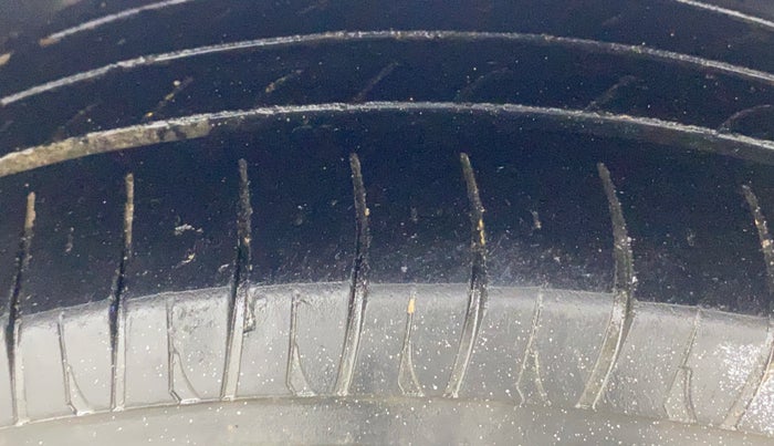 2016 Tata Tiago XZ PETROL, Petrol, Manual, 1,32,579 km, Right Front Tyre Tread