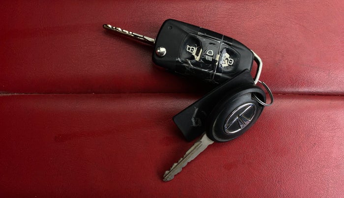 2016 Tata Tiago XZ PETROL, Petrol, Manual, 1,32,579 km, Key Close Up
