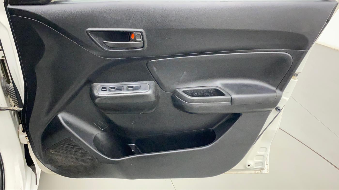 2018 Maruti Swift LXI, Petrol, Manual, 58,791 km, Driver Side Door Panels Control