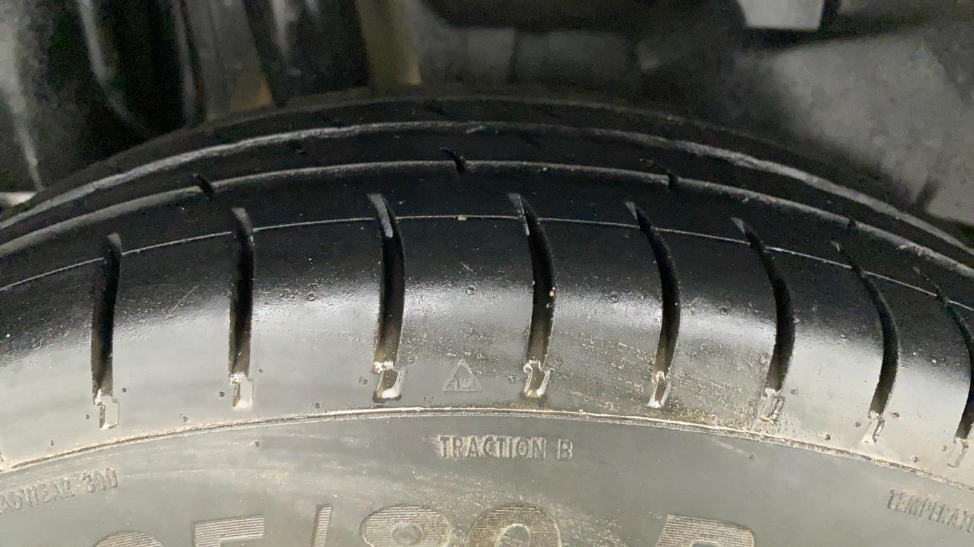 2018 Maruti Swift LXI, Petrol, Manual, 58,791 km, Right Rear Tyre Tread