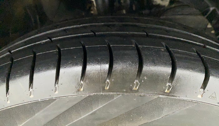 2018 Maruti Swift LXI, Petrol, Manual, 58,791 km, Right Front Tyre Tread