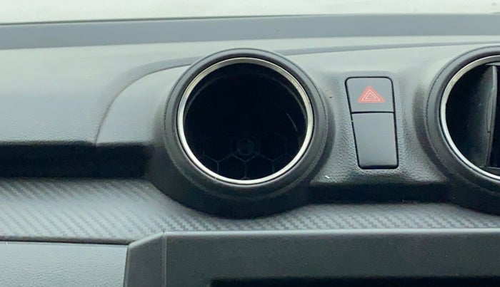 2018 Maruti Swift LXI, Petrol, Manual, 58,791 km, AC Unit - Front vent has minor damage