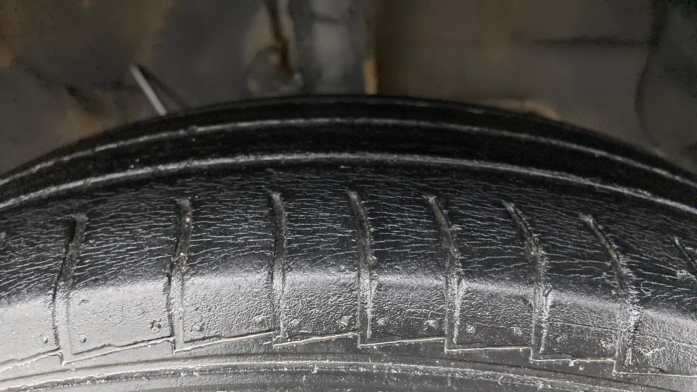 2019 Hyundai NEW SANTRO MAGNA, Petrol, Manual, 42,415 km, Right Front Tyre Tread
