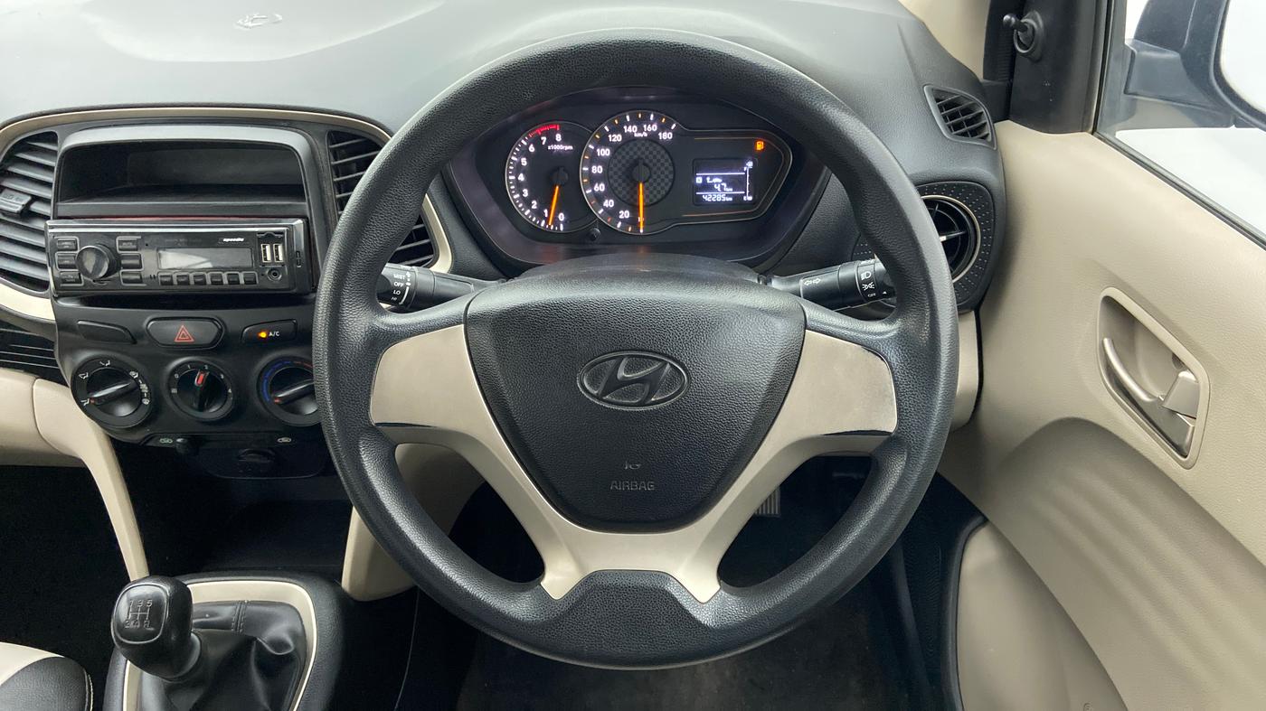 2019 Hyundai NEW SANTRO MAGNA, Petrol, Manual, 42,415 km, Steering Wheel Close Up