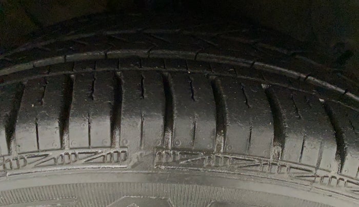 2017 Hyundai Grand i10 SPORTZ (O) AT 1.2 KAPPA VTVT, Petrol, Automatic, 13,546 km, Left Rear Tyre Tread