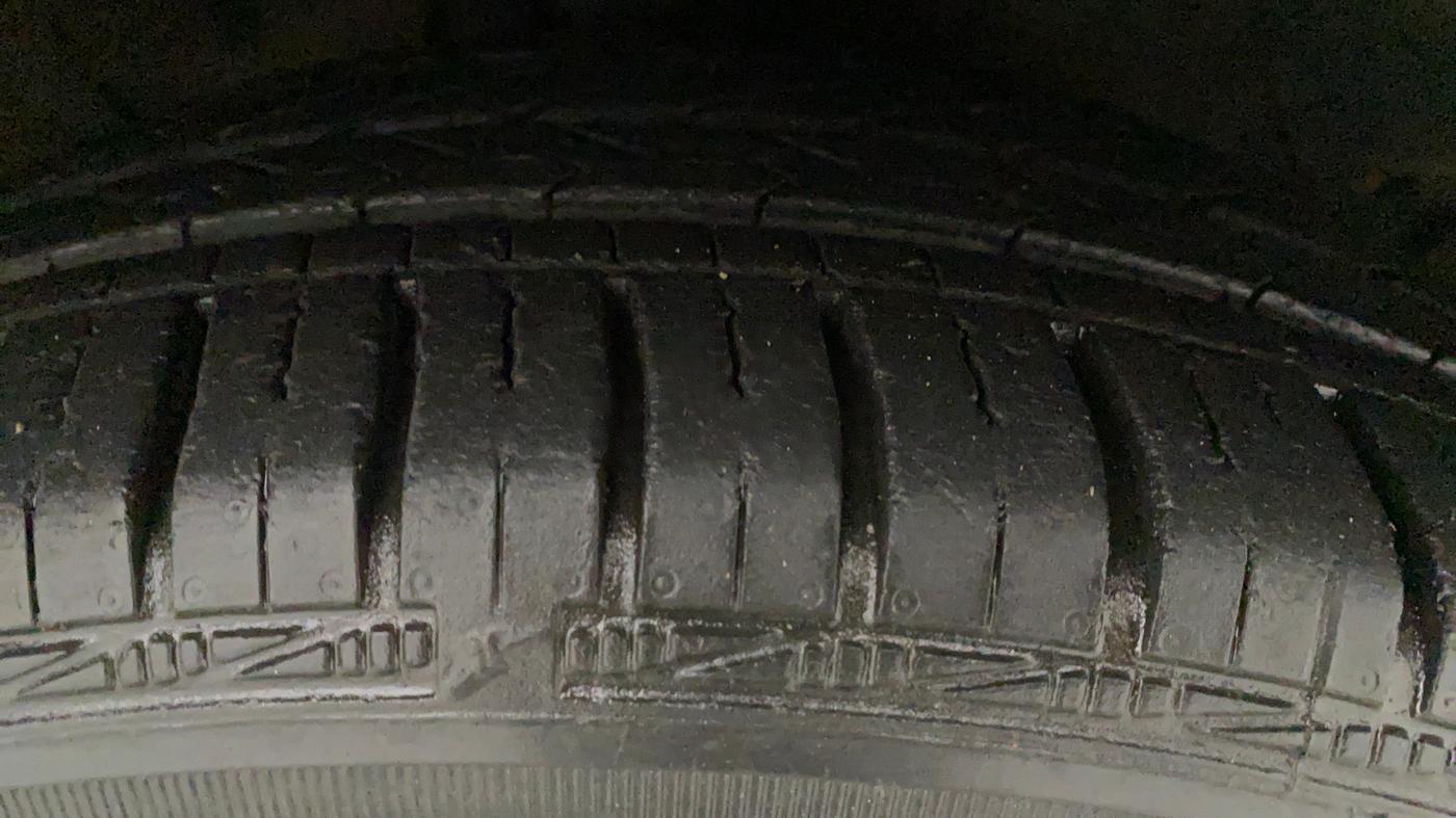 2017 Hyundai Grand i10 SPORTZ (O) AT 1.2 KAPPA VTVT, Petrol, Automatic, 13,546 km, Right Front Tyre Tread