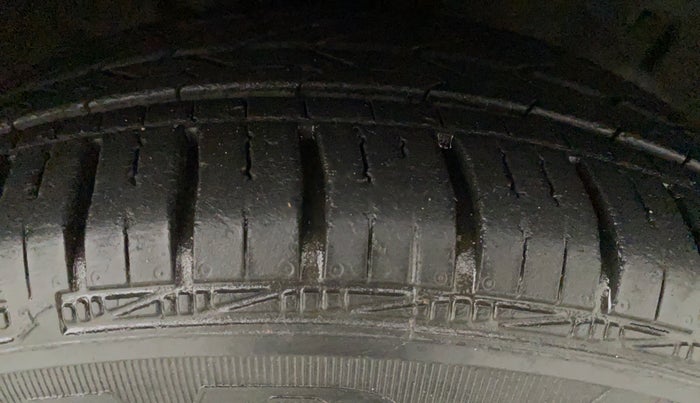 2017 Hyundai Grand i10 SPORTZ (O) AT 1.2 KAPPA VTVT, Petrol, Automatic, 13,546 km, Left Front Tyre Tread