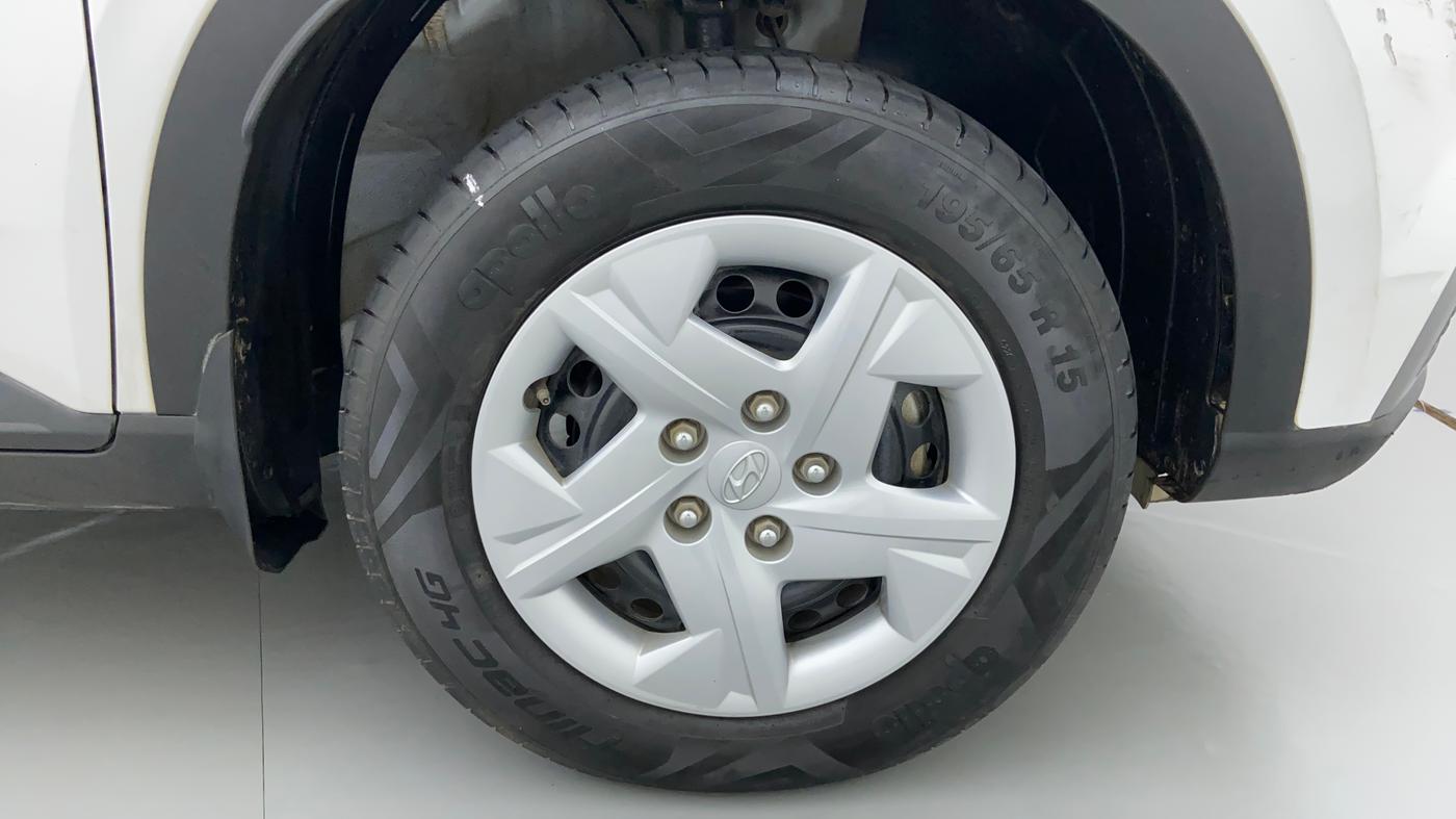 2021 Hyundai VENUE S 1.5 CRDI, Diesel, Manual, 12,764 km, Right Front Wheel