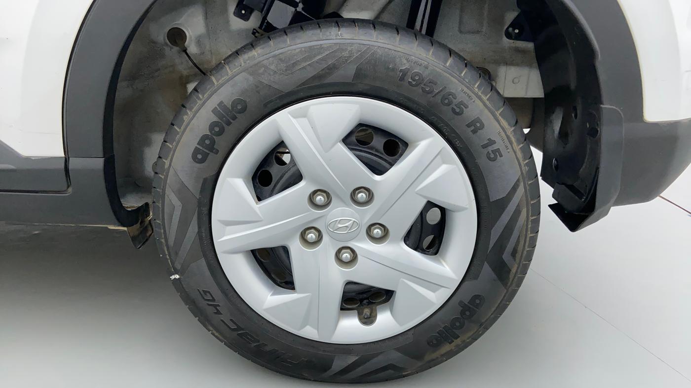 2021 Hyundai VENUE S 1.5 CRDI, Diesel, Manual, 12,764 km, Left Rear Wheel