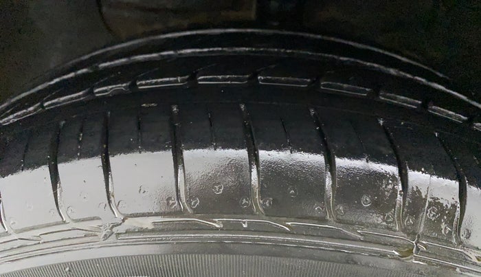 2016 Hyundai Elite i20 MAGNA 1.2, Petrol, Manual, 27,691 km, Left Front Tyre Tread