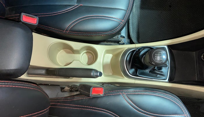 2016 Hyundai Verna 1.6 CRDI SX, Diesel, Manual, 1,02,496 km, Gear Lever