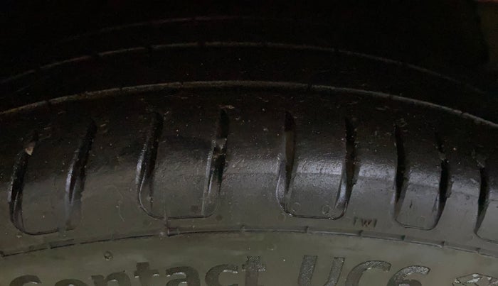2016 Hyundai Verna 1.6 CRDI SX, Diesel, Manual, 1,02,496 km, Right Front Tyre Tread