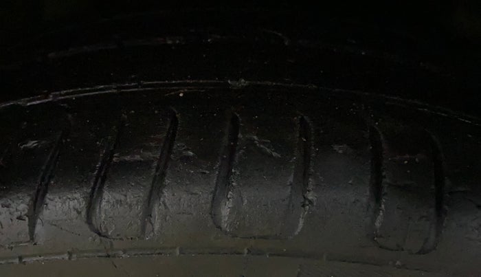 2016 Hyundai Verna 1.6 CRDI SX, Diesel, Manual, 1,02,496 km, Left Rear Tyre Tread