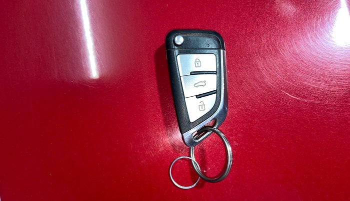 2016 Hyundai Verna 1.6 CRDI SX, Diesel, Manual, 1,02,496 km, Key Close Up