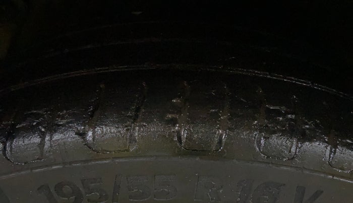 2016 Hyundai Verna 1.6 CRDI SX, Diesel, Manual, 1,02,496 km, Right Rear Tyre Tread